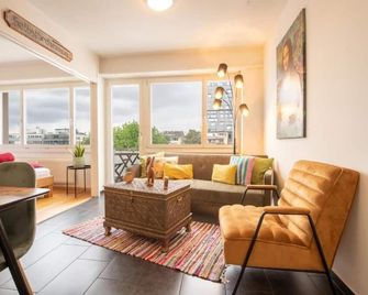 Special Modern Lisa Apartment Basel, Bahnhof Grossbasel 10-Star - Bazel - Huiskamer