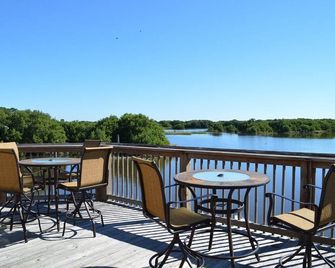 Fisherman Paradise, Boater & Kayakers Dream, waterway to gulf base rate 4 guest - Cedar Key - Balcón