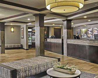 Branson Hillside Hotel - Branson - Lobby