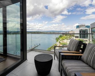 AC Hotel by Marriott Vancouver Waterfront - Vancouver - Balcony