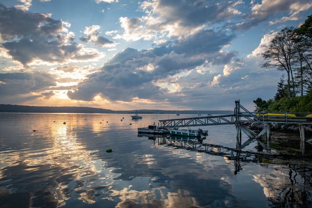 Smuggler's Cove Inn - East Boothbay - Strand