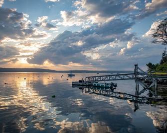 Smuggler's Cove Inn - East Boothbay - Beach