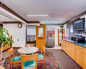 9 Motel - Fort Collins - Dining room