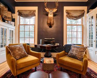 16 Elm Heritage Hotel - Trumansburg - Sala de estar
