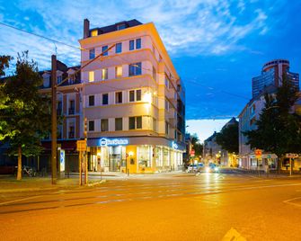 بست ويسترن مولهاوس سالفاتور سنتر - مولوز - مبنى