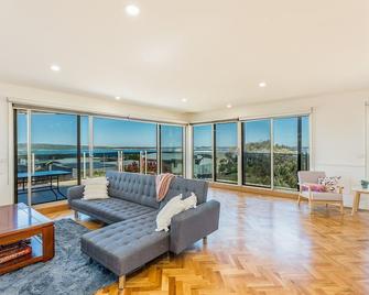 Ocean View - San Remo - Living room