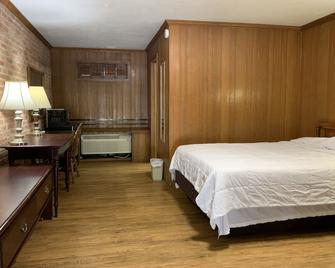 Lincoln Lodge - Champaign - Bedroom