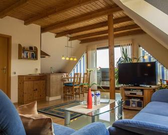 Apartment \'anchorage\' quiet location, sauna, W-LAN, garden, bicycles - Hagenburg - Sala de estar