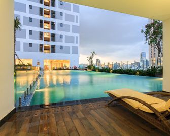 Luxhome Saigon - Rivergate Residence - Ho Chi Minh Stadt - Pool