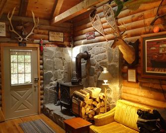 Log Cabin - Cozy, Quaint & Scenic and ready for Your Enjoyment! - Chester