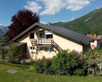 Zimmer mit Frühstück - Challes-les-Eaux - Bâtiment