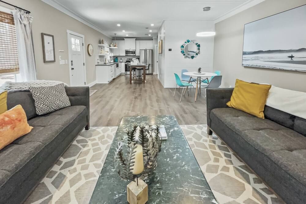 Pinewood Cottage 2 Bedroom Home by RedAwning - Rosemary Beach - Sala de estar