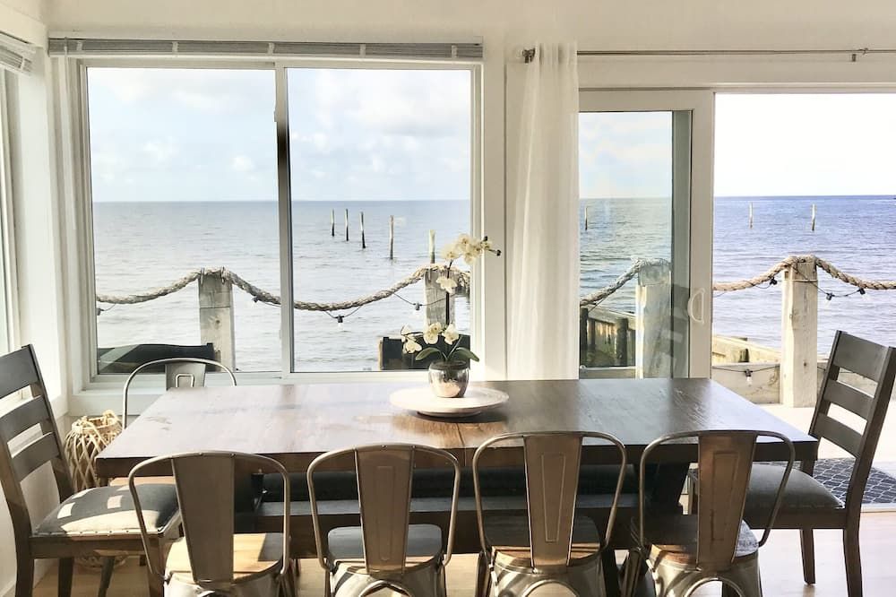 Oceanfront Oasis Spacious 3-Bedroom, 2-Bath Retreat for 12 Linens Included - Old Saybrook - Essbereich