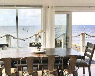 Oceanfront Oasis Spacious 3-Bedroom, 2-Bath Retreat for 12 Linens Included - Old Saybrook - Essbereich