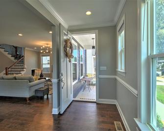 Luxurious Ladson A- Greenville, South Carolina - Greenville - Living room