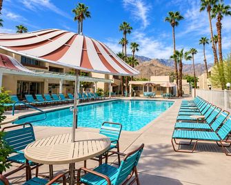 Desert Vacation Villas - Palm Springs - Zwembad