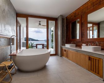 X-Sea Khanom Harbor Bay Resort - Khanom - Bathroom