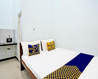 Hotel O Jati Guest House - Majalengka - Habitación