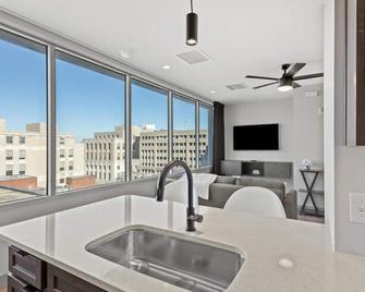 175 Lex - Stunning Downtown Views On Main Street! - Lexington - Dining room