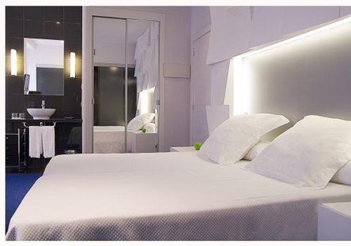 bescherming Raap maaien Room Mate Mario from $73. Madrid Hotel Deals & Reviews - KAYAK
