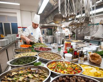 Joli Park Hotel - Caroli Hotels - גאליפולי - מסעדה