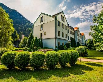 Hotel Zdravilisce Lasko - Tüffer - Gebäude