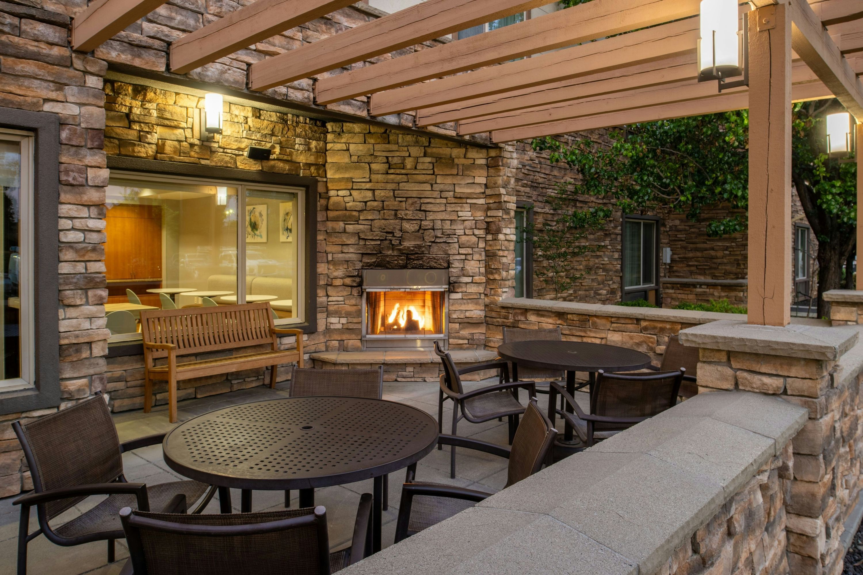 TownePlace Suites by Marriott Redding - רדינג - פטיו