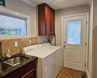 Gorgeous 3BR Home with Backyard - Atlanta - Cocina