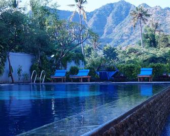 Antari Hotel - Gerokgak - Piscina