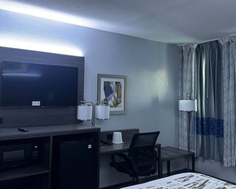 Baymont by Wyndham Dayton North - Dayton - Zimmerausstattung