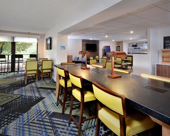Holiday Inn Express Lynchburg By IHG - Lynchburg - Restaurante