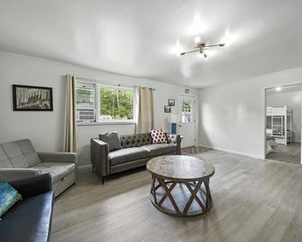 Liberty Lakefront Home - Pool, Hot Tub, Sauna - Liberty