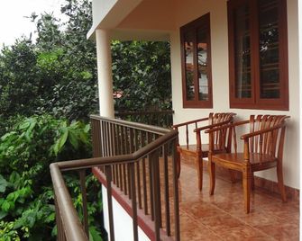 Hotel Seasons Thekkady - Jabalpur - Balcón