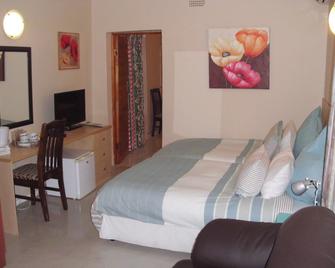 Silver Birch Bed And Breakfast - Roodepoort - Bedroom