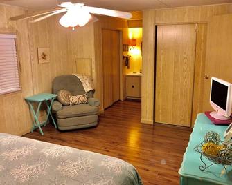 Charming canal front 2-bedroom home with WiFi and AC in Little Torch Key - Little Torch Key