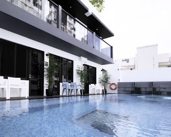 Hotel Nuve Urbane - Singapore - Pool