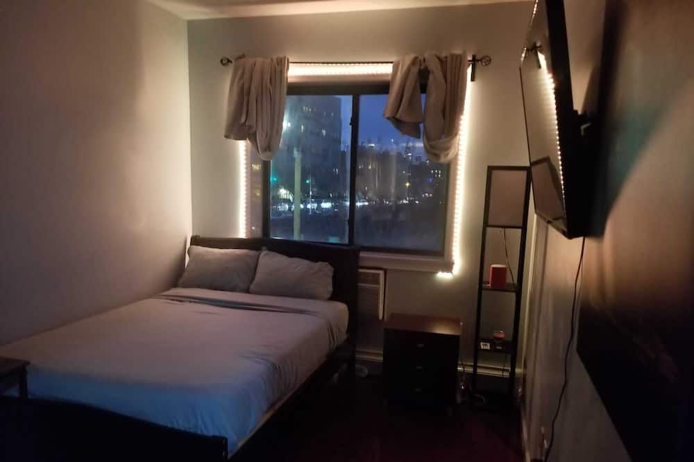 Ambient 2br/2ba For Groups - 15 Min To City - كوينز - غرفة نوم