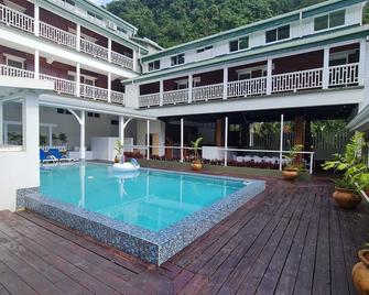 فيلا كوبتول - روسو - حوض السباحة