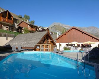 Appart Hotel Panoramic Village - La Grave - Piscina