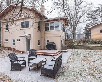 Amazing Lakefront Retreat On Long Lake! - Portage - Patio