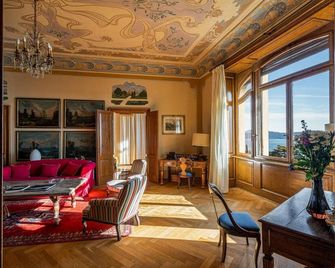 Renewed Historical Lake-View Villa With Large Swim Spa Whirlpool - Gardone Riviera - Living room