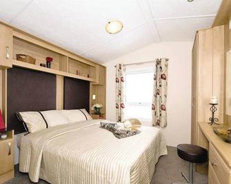 Lakeside Holiday Village - Burnham-on-Sea - Bedroom