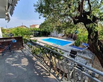 Apartments Jerine - Tribunj - Piscine