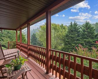 Whispering Pines - Spectacular Views & Hot Tub home - Burnsville - Balcony