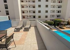 席爾布勞公寓酒店 - 聖歐拉利亞德爾里奧 - 濱河聖埃烏拉利亞 - 陽台