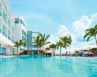 The ultimate island retreat. 2 Bedroom Condo in Bimini Bay Near Hilton - Bailey Town - Piscina
