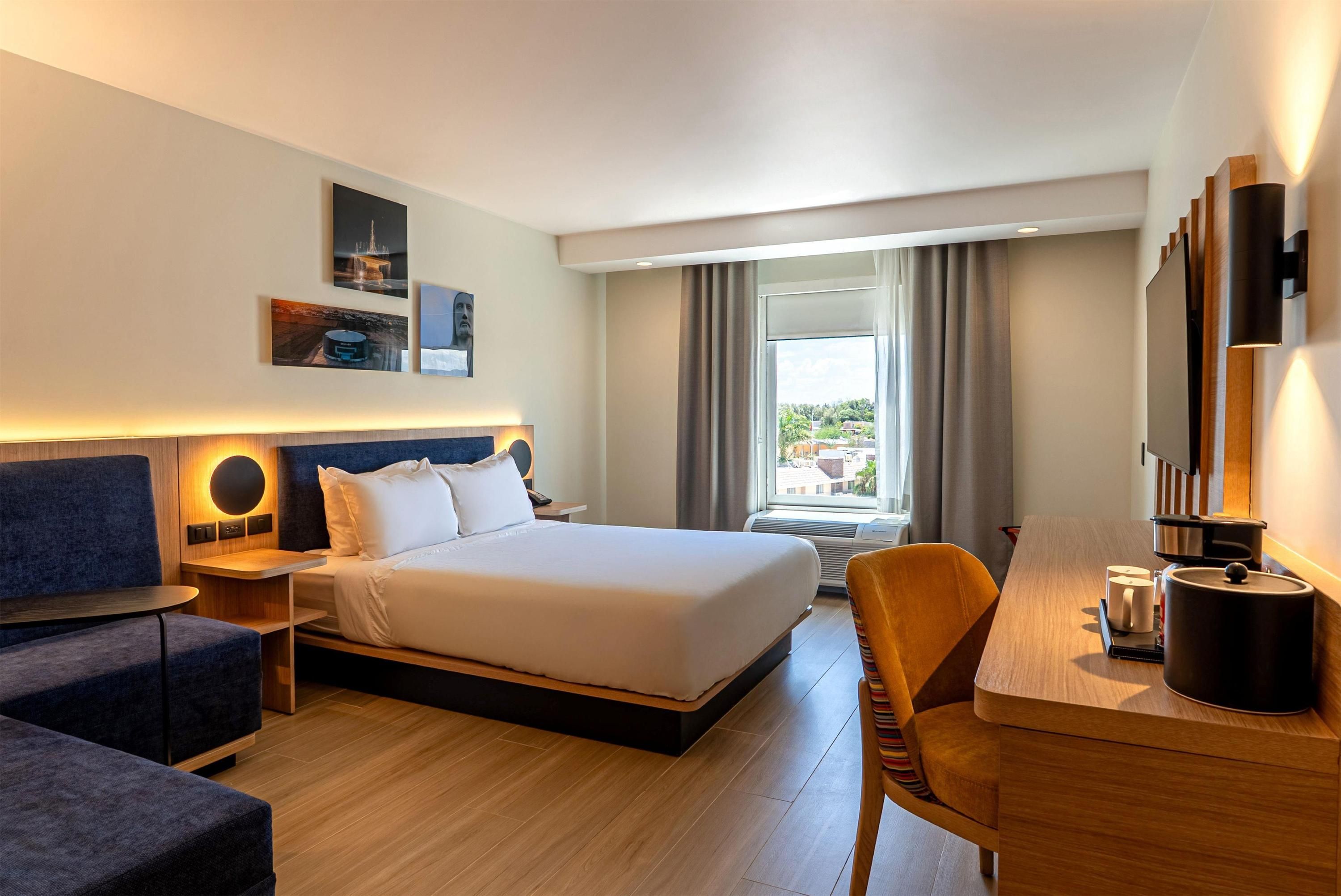 هامتون إن باي هيلتون توريون - أيربورت جاليرياس - تورريون - غرفة نوم