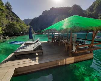 Paolyn Floating House Restaurant - Coron - Pool