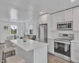 Quaint 3/2.5 home in Fort Dupont - Washington, D.C. - Kitchen