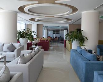 Vassos Nissi Plage Hotel & Spa - איה נאפה - לובי